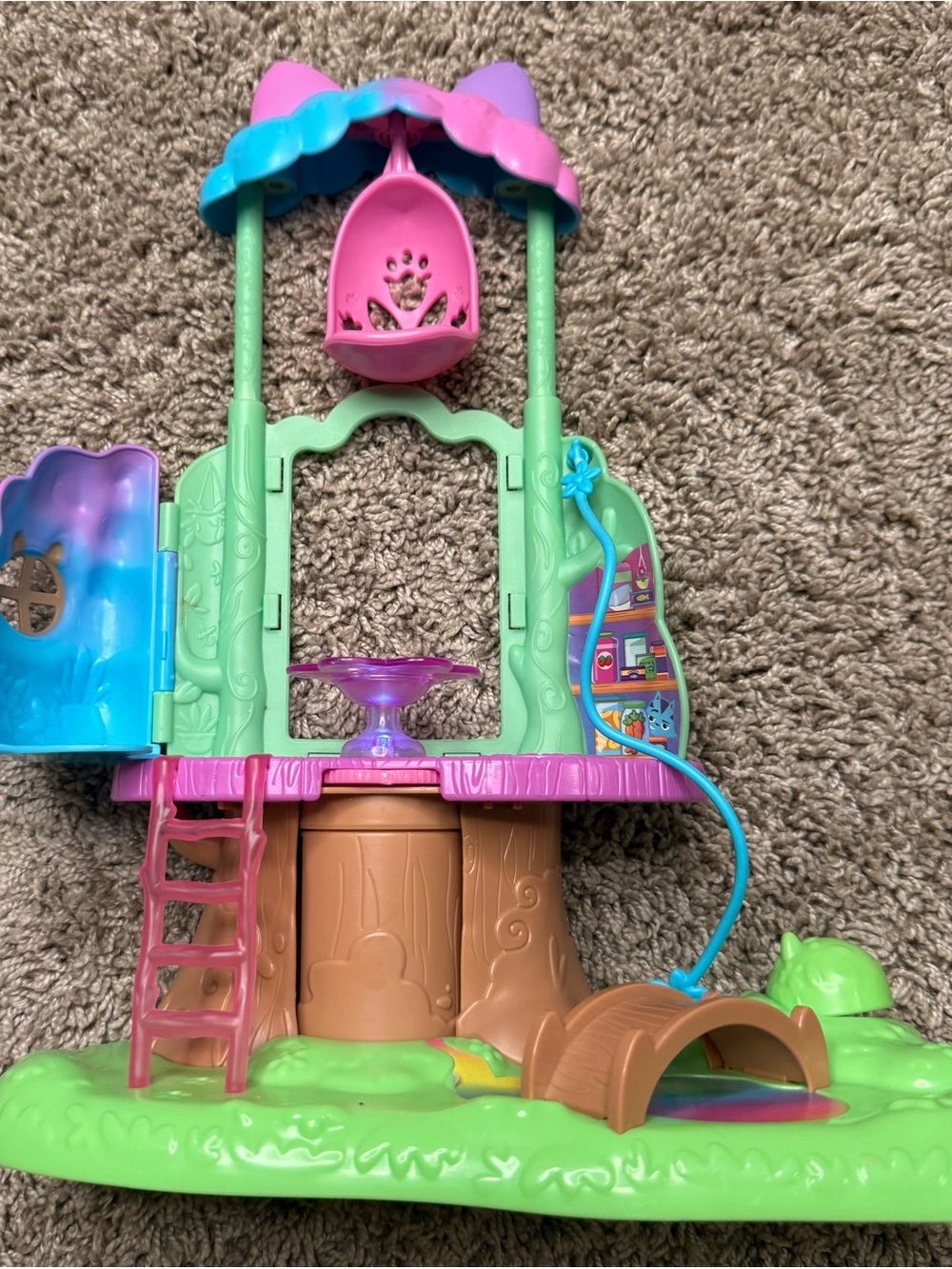 Gabby’s Dollhouse Treehouse Playset Lights & Sounds w/ Accessories & Cat Figure - Picture 5 of 6